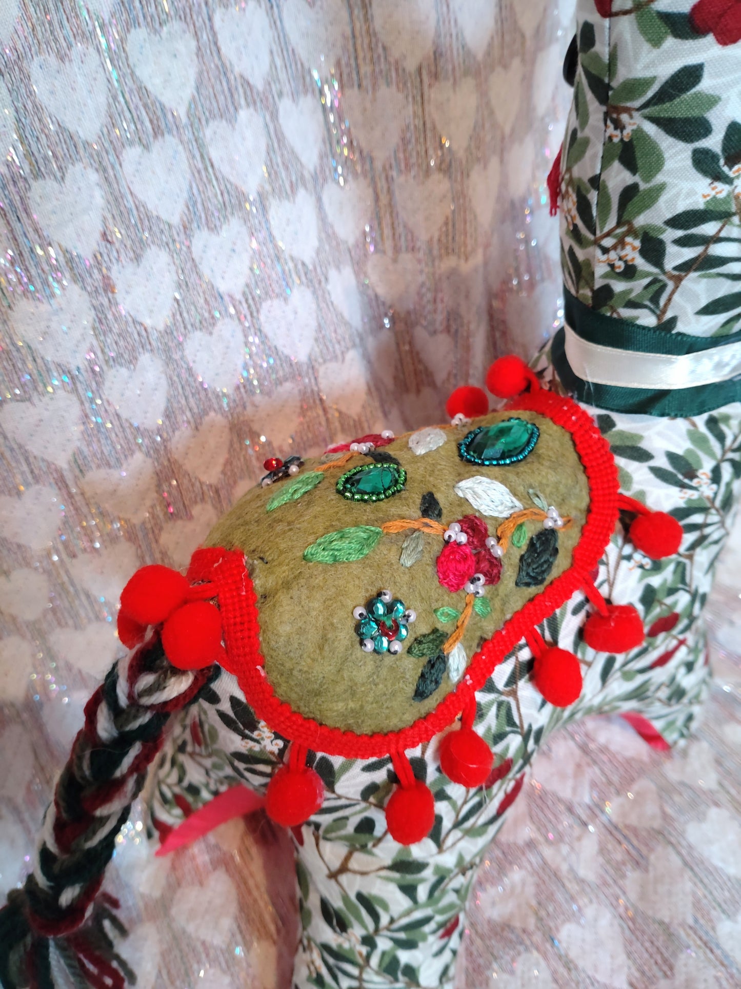 Patchwork Cat - GREEN, WHITE AND RED VINTAGE BOTANICAL