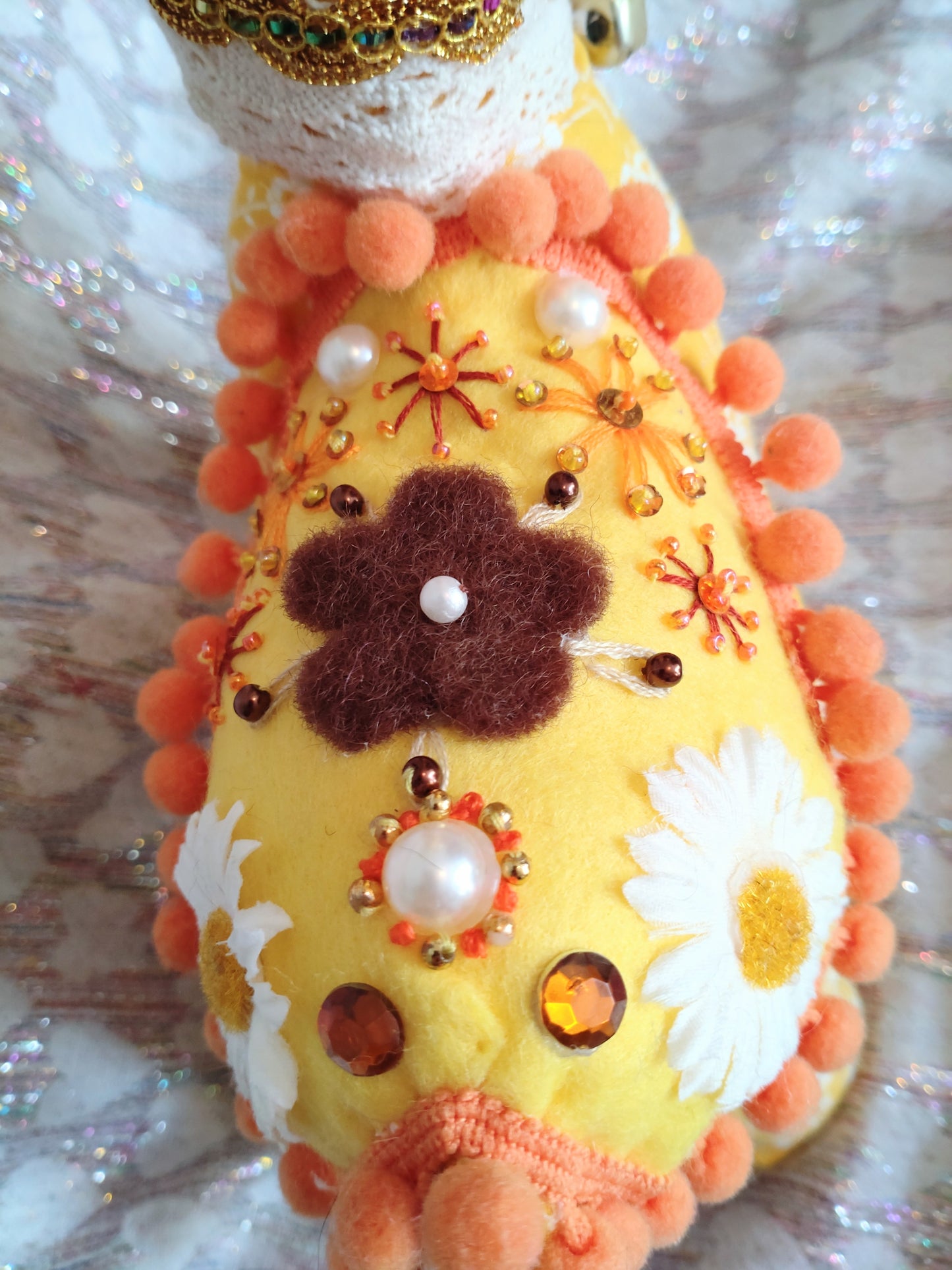 Patchwork Cat - YELLOW WITH WHITE DAISIES