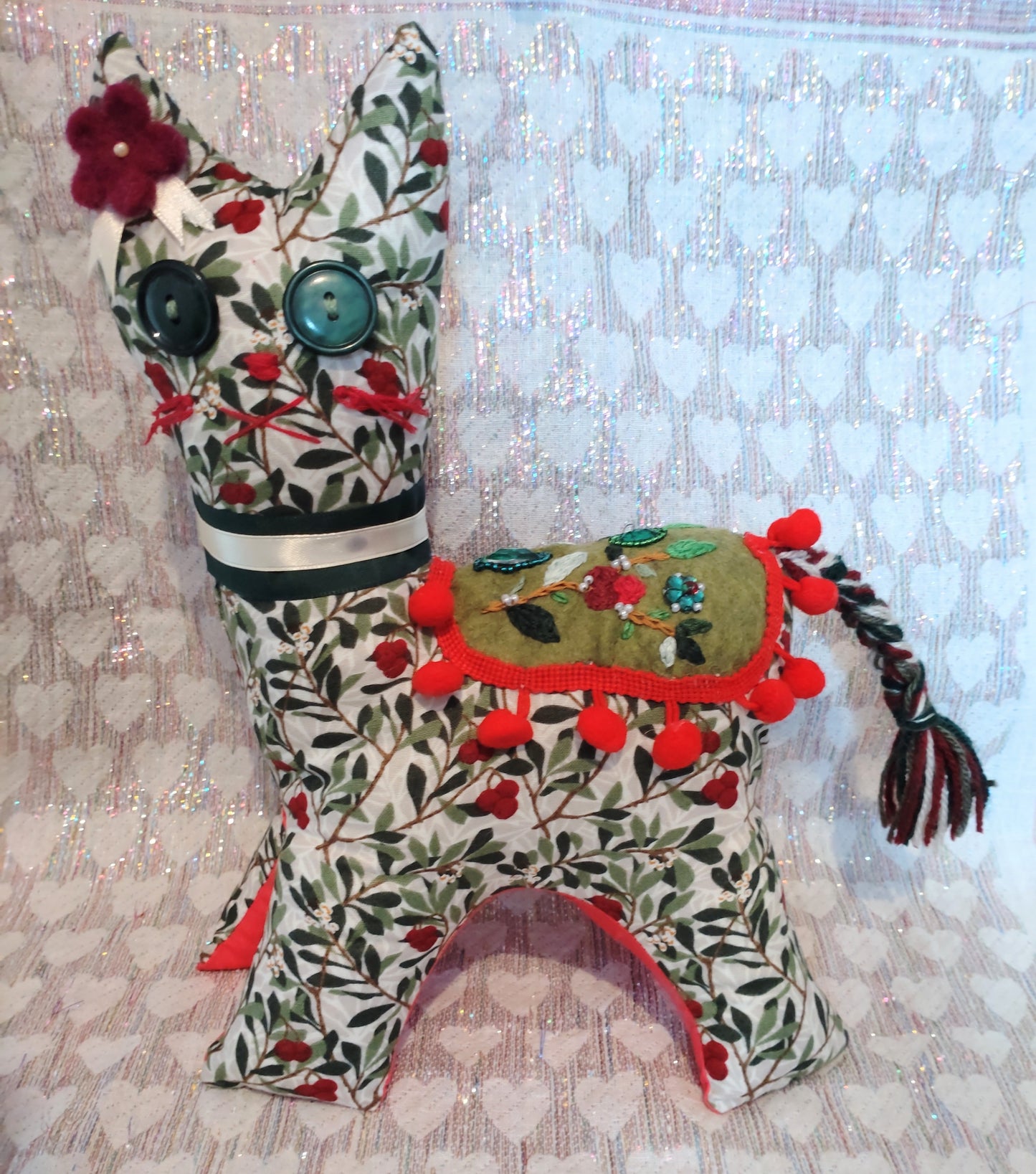 Patchwork Cat - GREEN, WHITE AND RED VINTAGE BOTANICAL