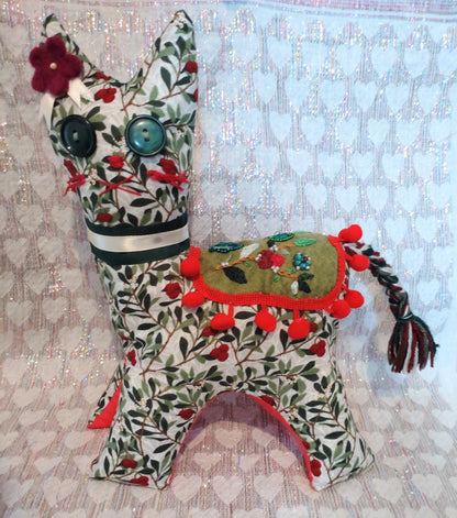 Patchwork Cat - GREEN, WHITE AND RED VINTAGE BOTANICAL