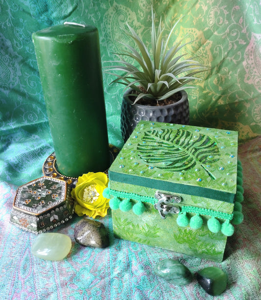 Keepsake/Trinket Box - GREEN MONSTERA LEAF BOX
