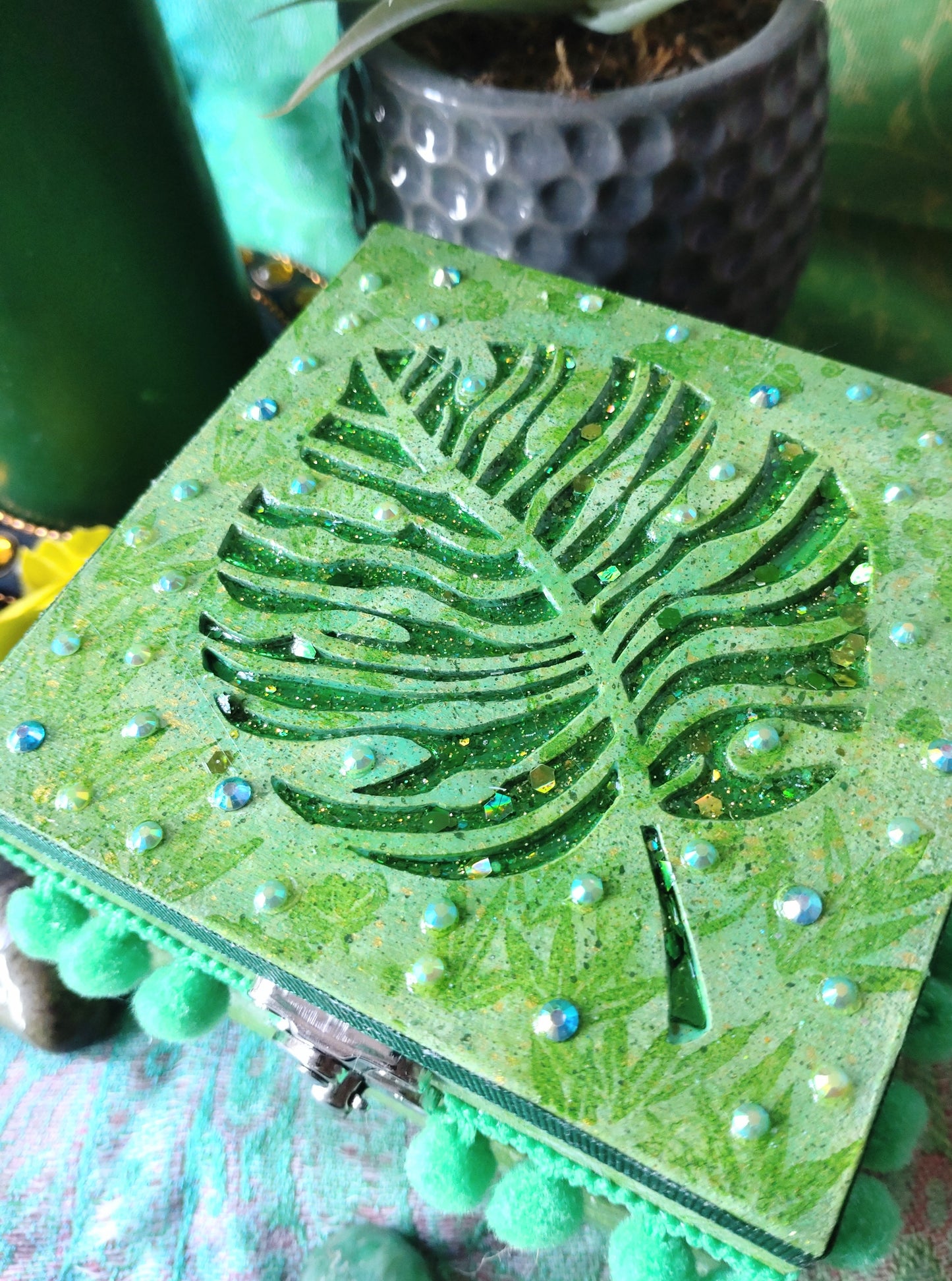 Keepsake/Trinket Box - GREEN MONSTERA LEAF BOX